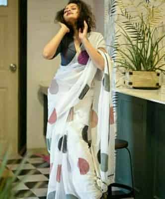 Women's Beautiful Linen Blend Sarees